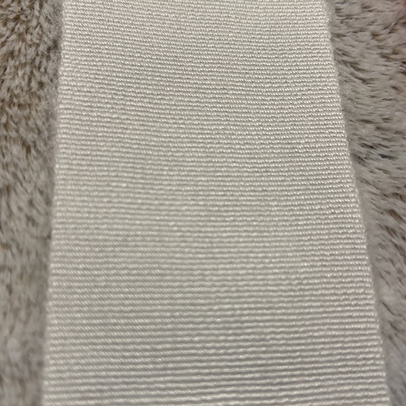 New set of CHANEL white/red decorative  Ribbon 🎀 - Picture 6 of 7